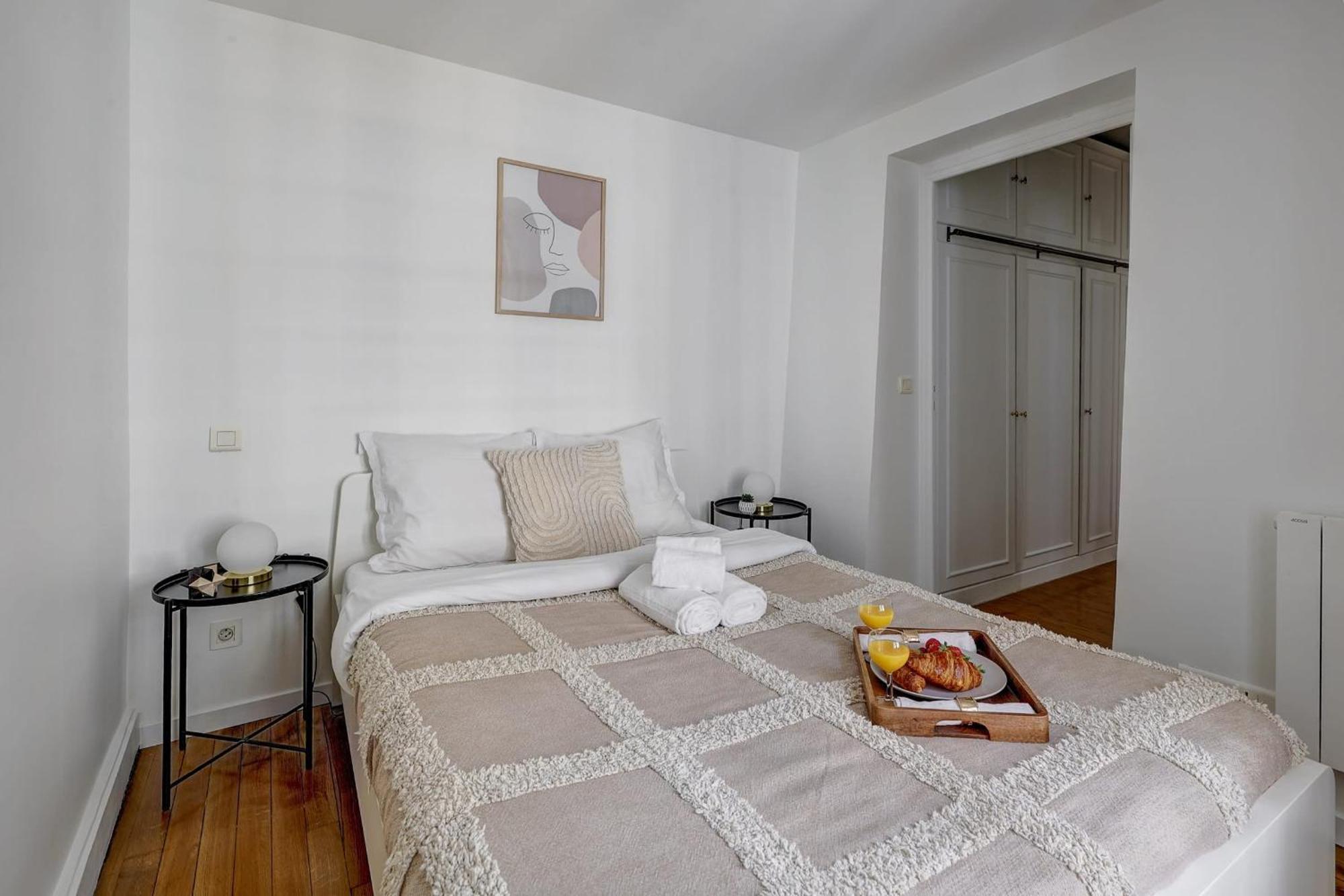 Champs-Elysees - 2Br With Balcony - Cityapartmentstay 巴黎 外观 照片