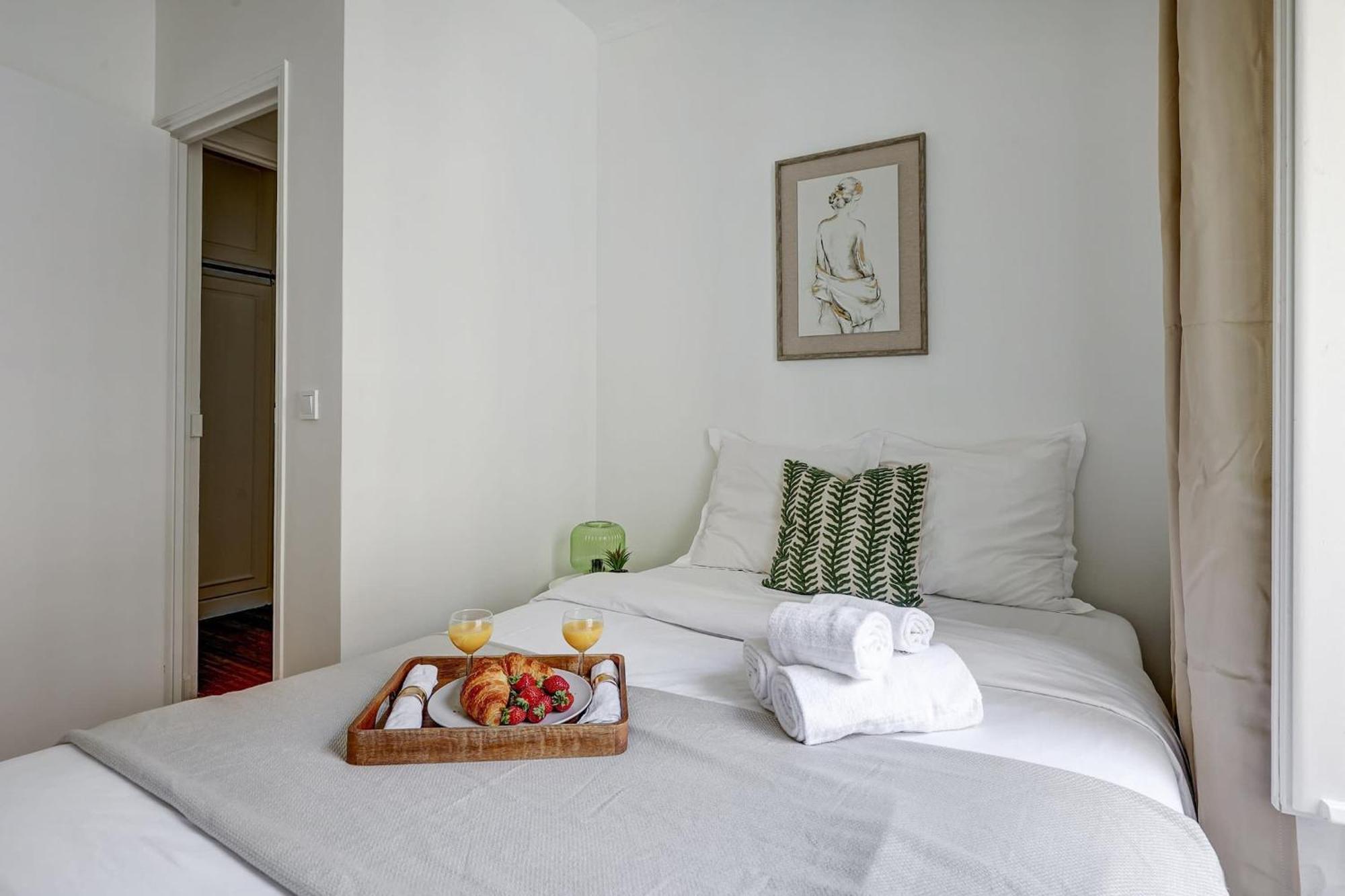 Champs-Elysees - 2Br With Balcony - Cityapartmentstay 巴黎 外观 照片